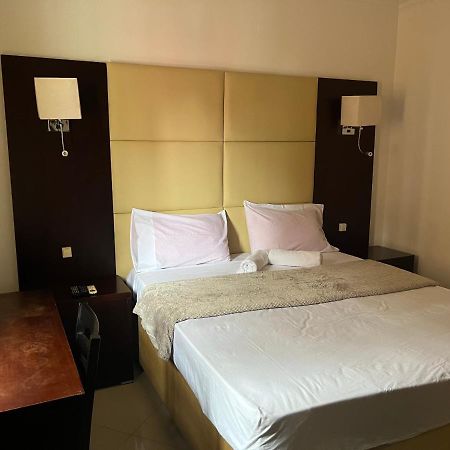 Guest House La Plaza Luanda Exterior foto